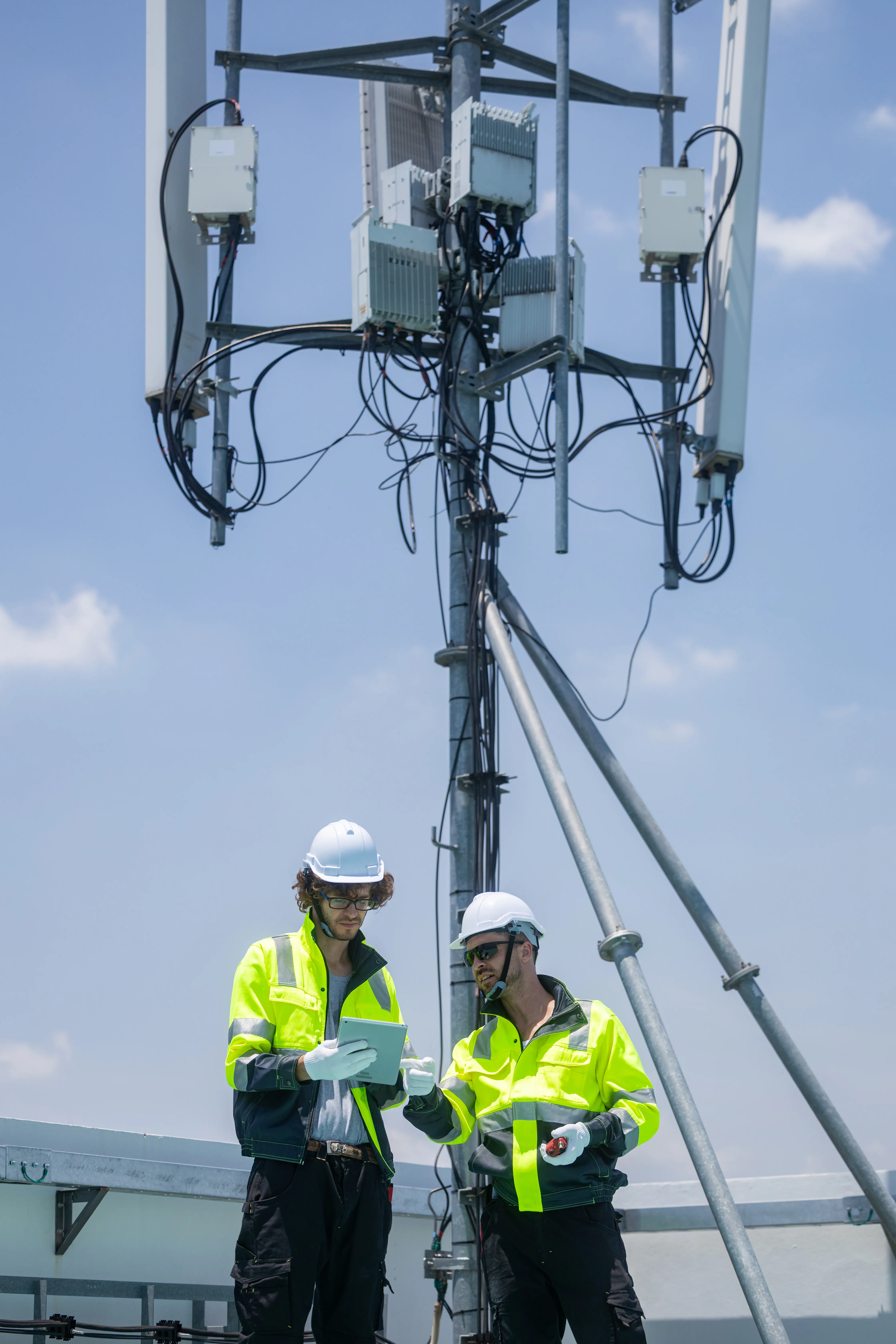 Infraestructura de fibra óptica y comunicaciones
